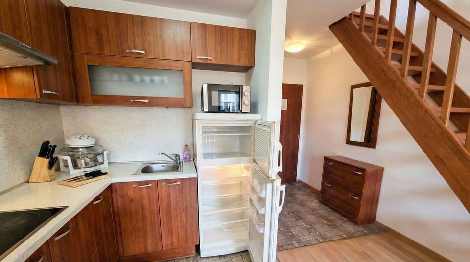 Apartment, 1 Bedroom, Balcony, Mountain View | Interior