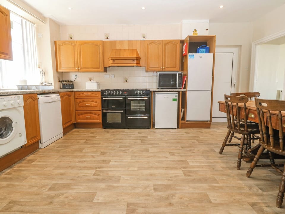 Fridge, dishwasher, toaster, cookware/dishes/utensils