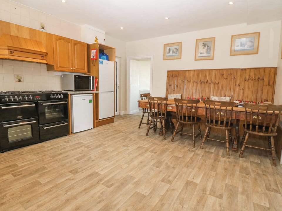 Fridge, dishwasher, toaster, cookware/dishes/utensils