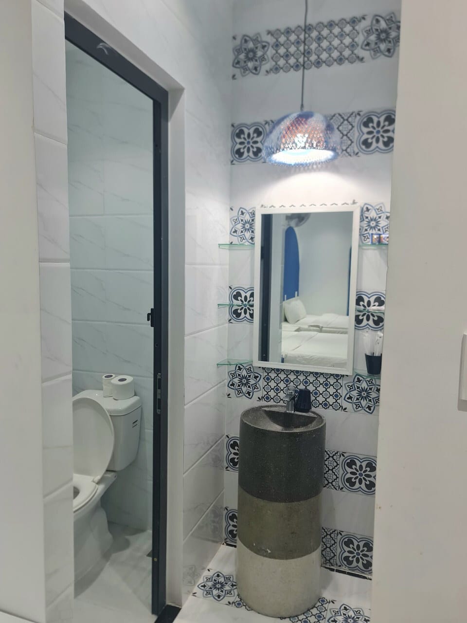 Family Quadruple Room, Non Smoking | Bathroom | Hair dryer, towels, shampoo, toilet paper