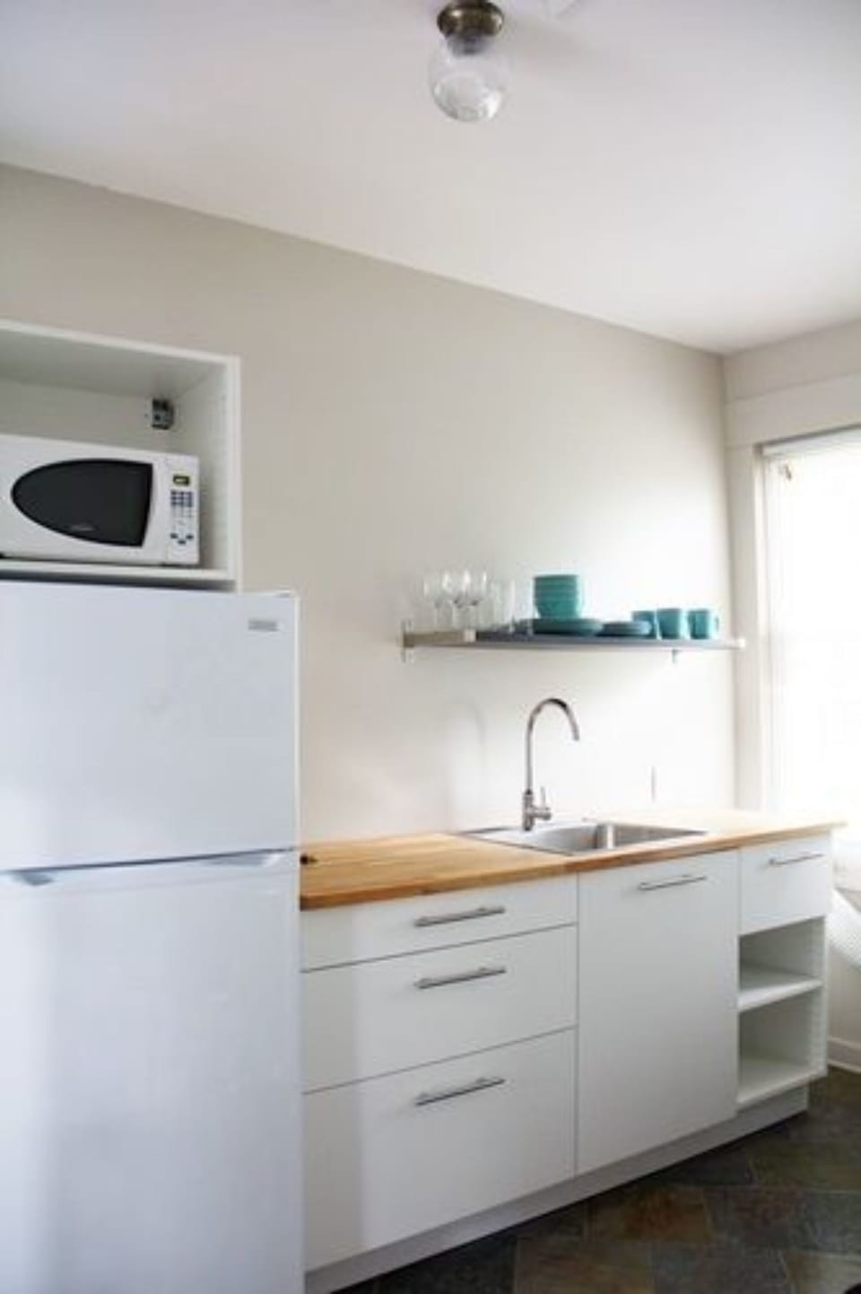 Standard Studio Suite, 1 Bedroom | Private kitchenette | Fridge, coffee/tea maker, cookware/dishes/utensils