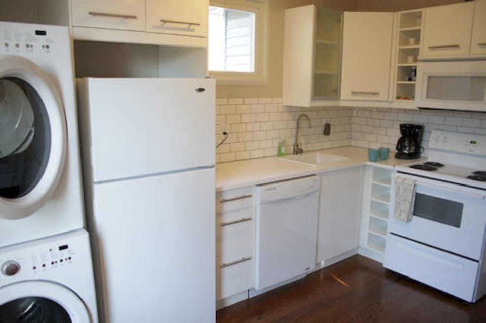 Deluxe Bungalow, 1 Bedroom | Private kitchen | Fridge, coffee/tea maker, cookware/dishes/utensils