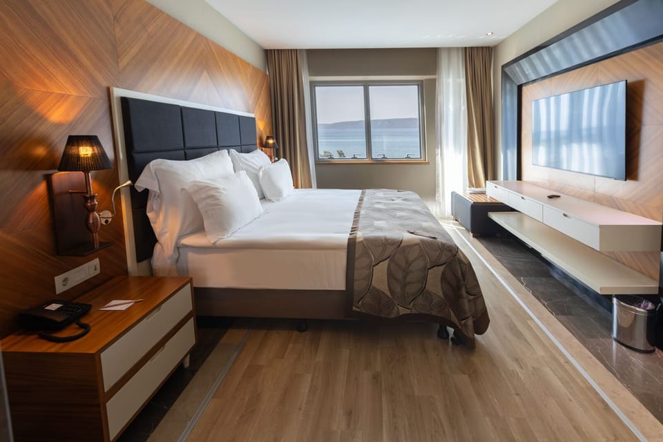 PRESIDENTIAL SUITE WITH BOSPHORUS VIEW | Egyptian cotton sheets, premium bedding, minibar, in-room safe