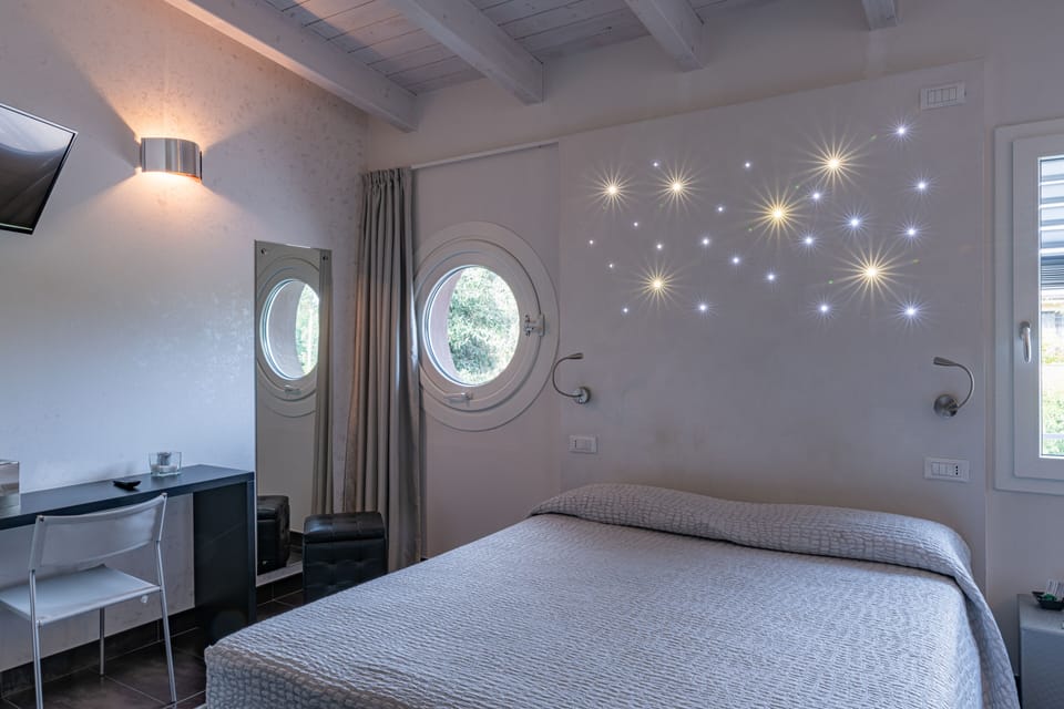 Triple Room | Pillowtop beds, individually decorated, individually furnished, desk