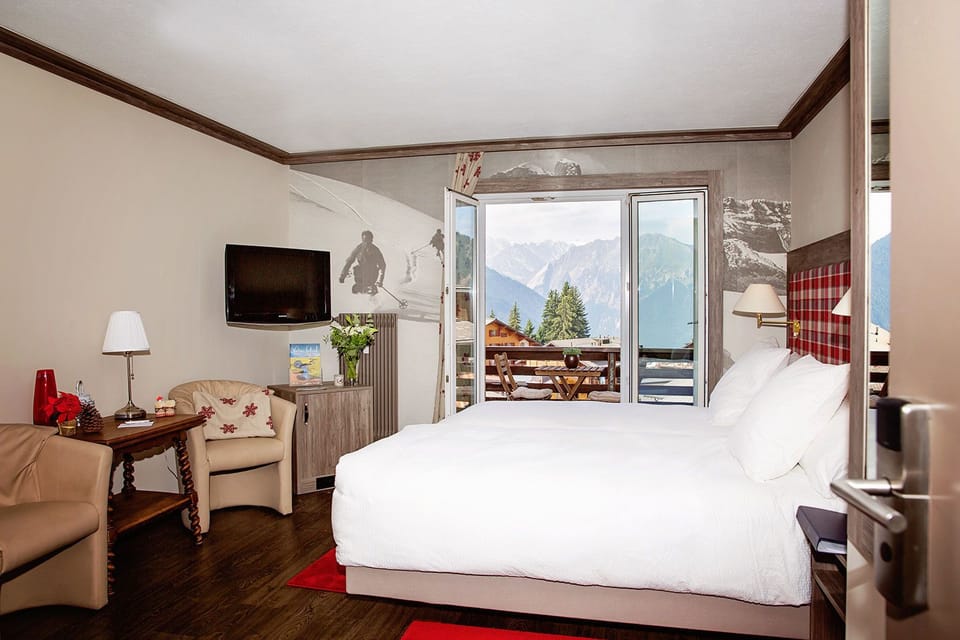 Double or Twin Room (Panorama) | Egyptian cotton sheets, premium bedding, minibar, in-room safe