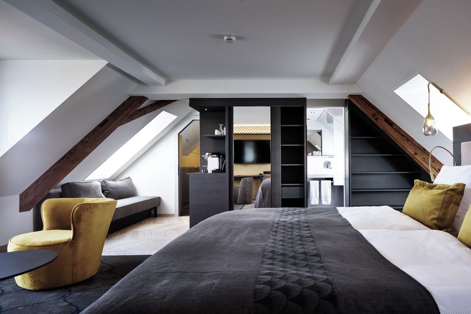 Deluxe Twin Room, Terrace | Hypo-allergenic bedding, minibar, in-room safe, desk