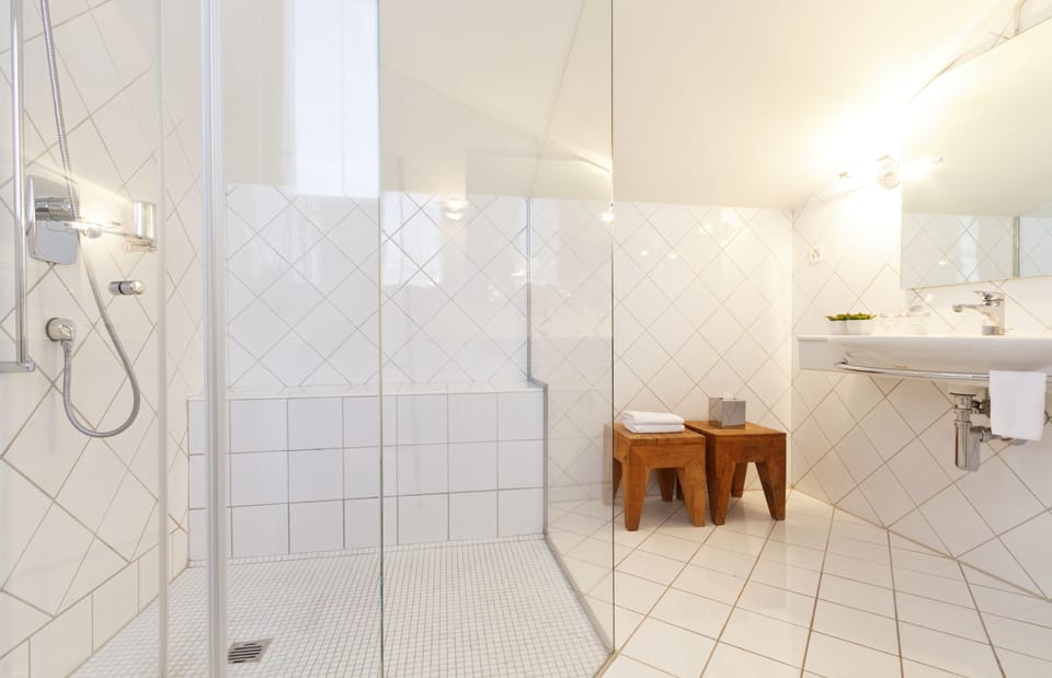 Standard Apartment | Bathroom | Free toiletries, hair dryer, bathrobes, slippers