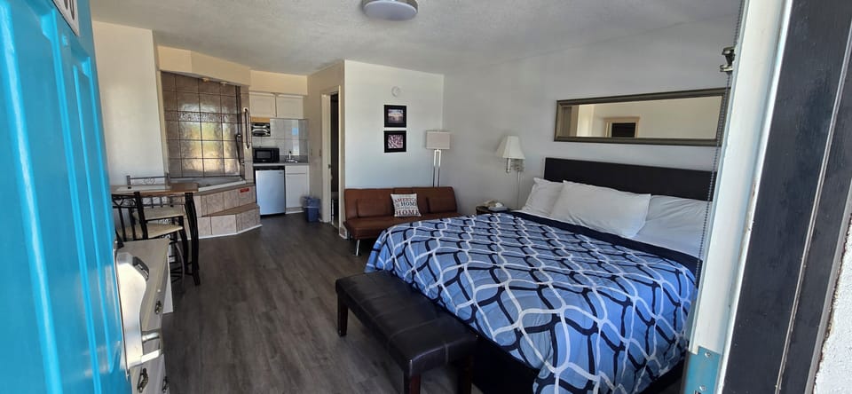 Deluxe Single Room | Iron/ironing board, free WiFi, bed sheets