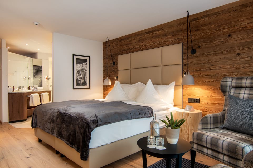 Superior Double Room, 1 King Bed, Mountain View | 1 bedroom, premium bedding, minibar, in-room safe