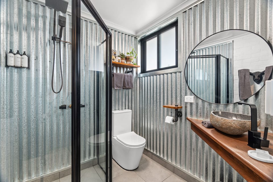 Towels, soap, shampoo, toilet paper