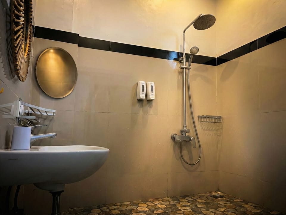 Standard Double Room | Bathroom | Shower, rainfall showerhead, towels, soap
