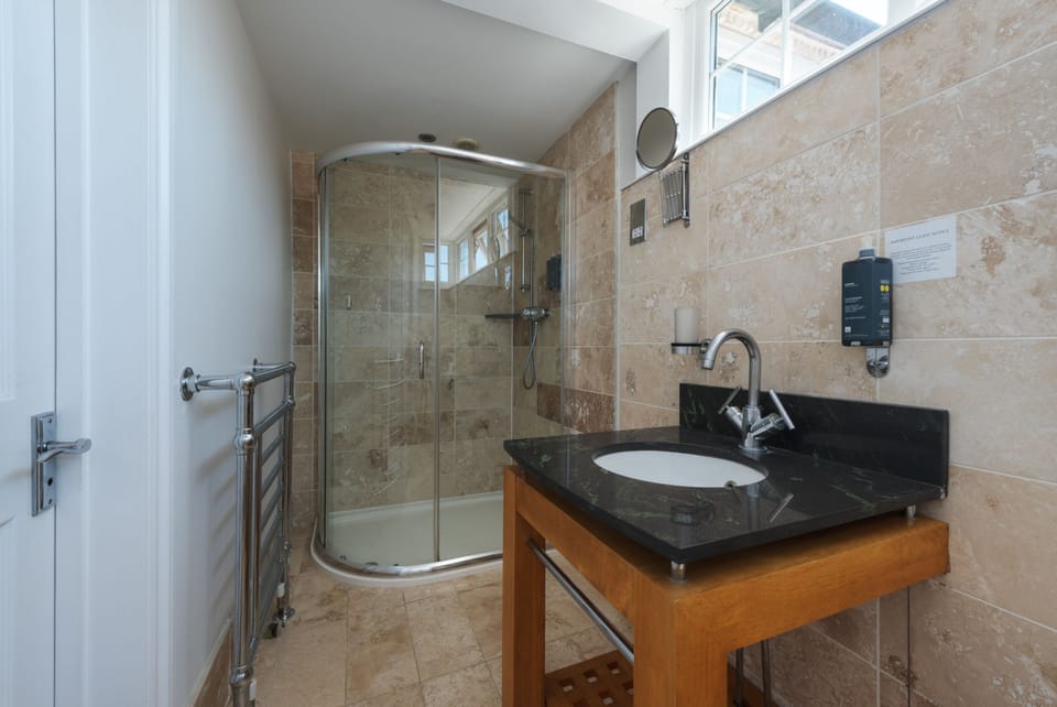 Executive King with Shower | Bathroom sink