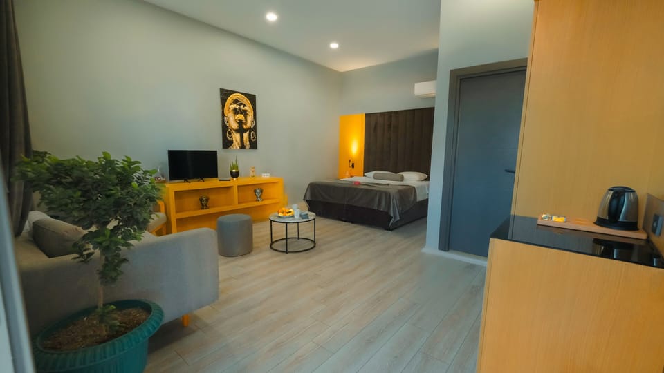 Deluxe Room | Premium bedding, desk, laptop workspace, iron/ironing board