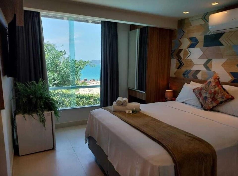 Comfort Room | Premium bedding, minibar, in-room safe, iron/ironing board