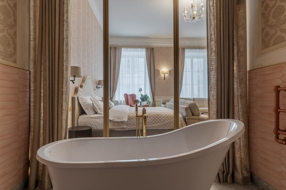 Premium Double Room | Bathroom | Designer toiletries, hair dryer, bathrobes, slippers