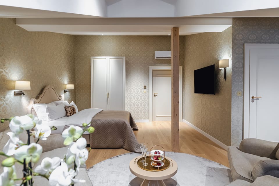 Premium bedding, down comforters, minibar, in-room safe