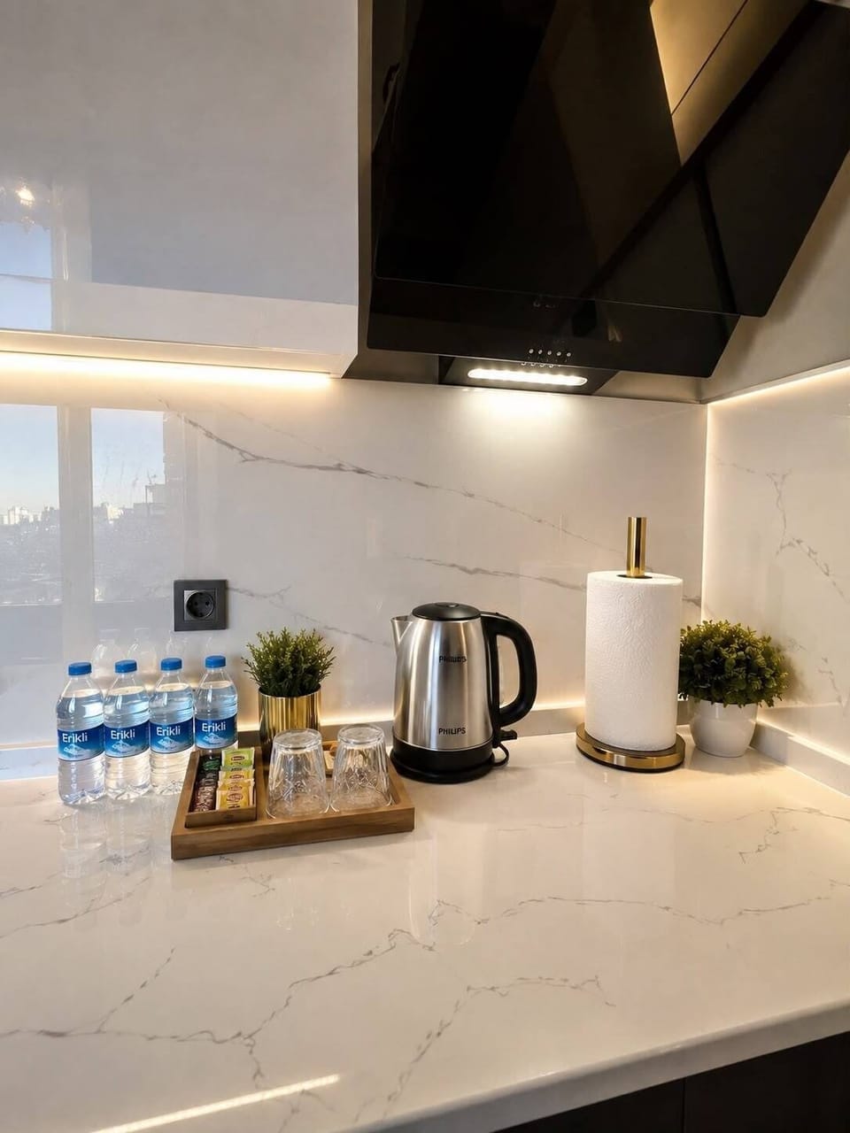Coffee/tea maker, mini-fridge, stovetop, electric kettle