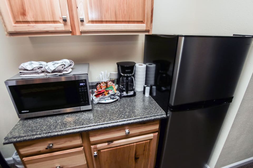 Condo, 1 Bedroom | Private kitchenette | Coffee/tea maker, toaster