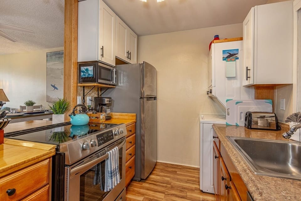 Condo, 2 Bedrooms | Private kitchen | Fridge, oven, stovetop, dishwasher