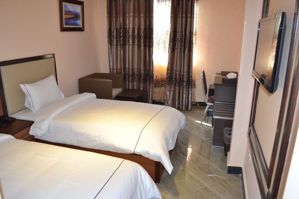 Standard Twin Room | In-room safe, WiFi (free)