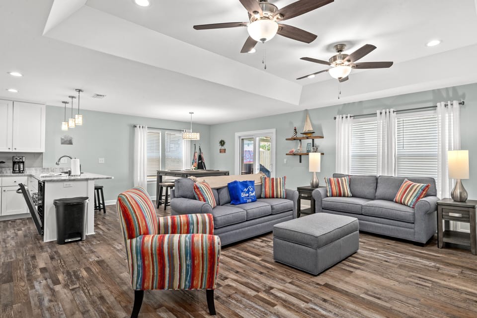 House, Multiple Beds, Patio, Garden View | Living area | 40-inch TV with digital channels