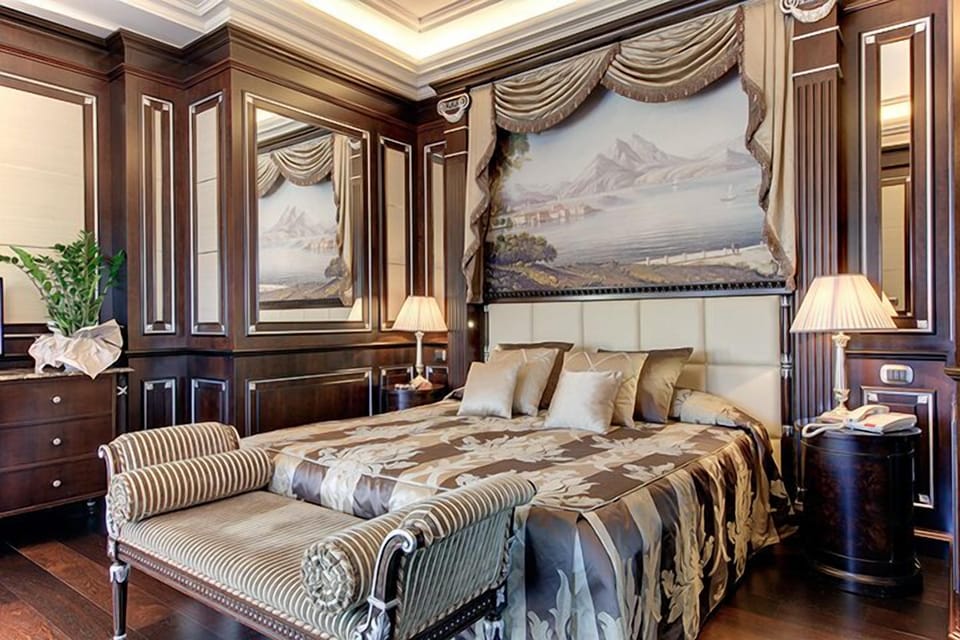 Junior Suite, with lake view | Minibar, in-room safe, individually furnished, desk