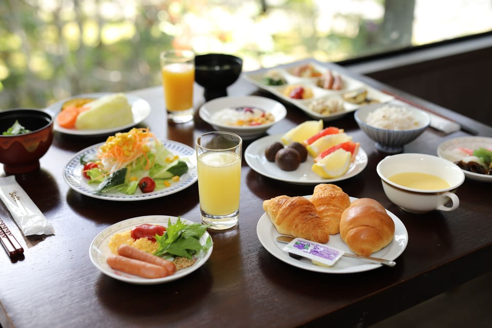 Daily buffet breakfast for a fee