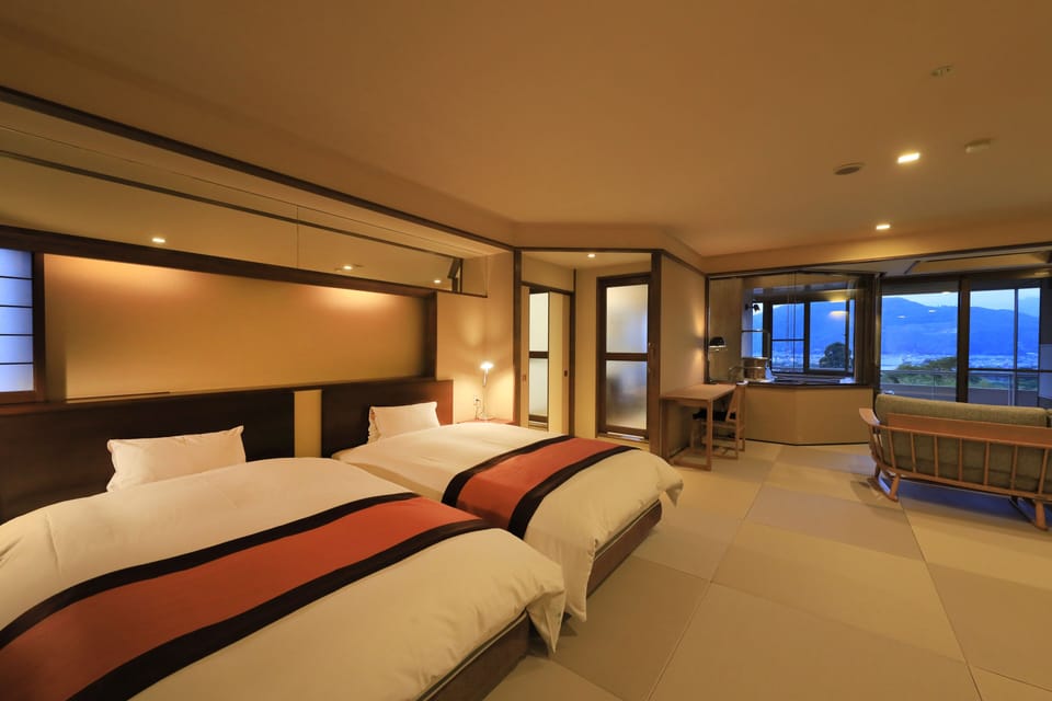 Down comforters, in-room safe, desk, soundproofing