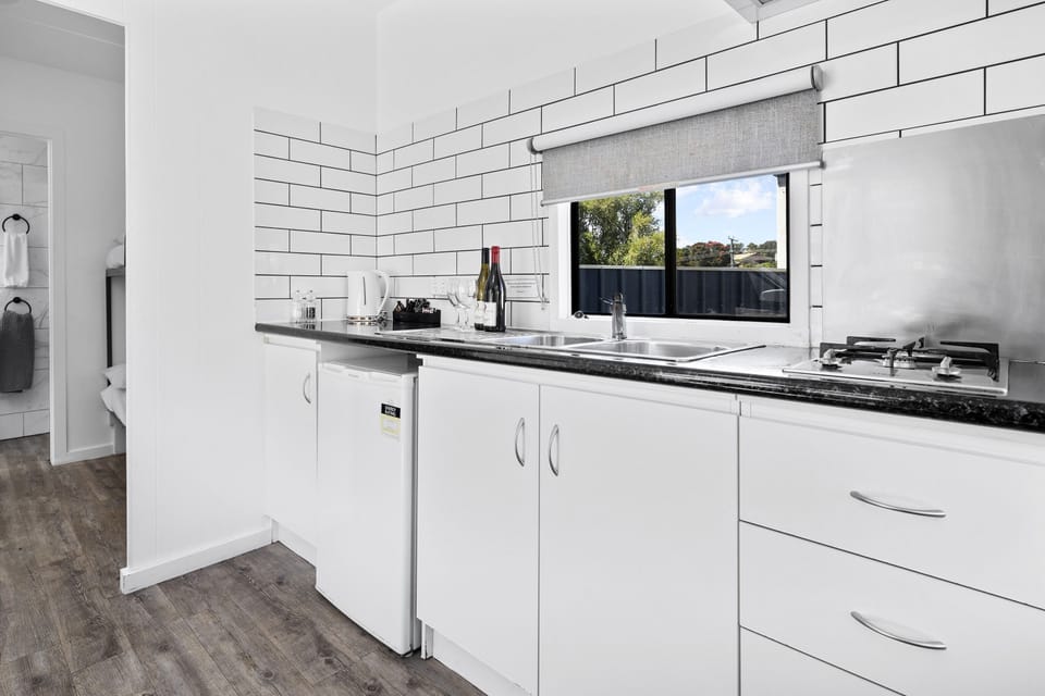 Family Budget Cabin (Sleeps 6) | Private kitchen | Shared fridge, microwave