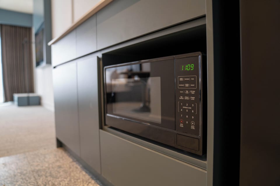 Deluxe Studio Suite | Private kitchen | Fridge, microwave, coffee/tea maker, electric kettle