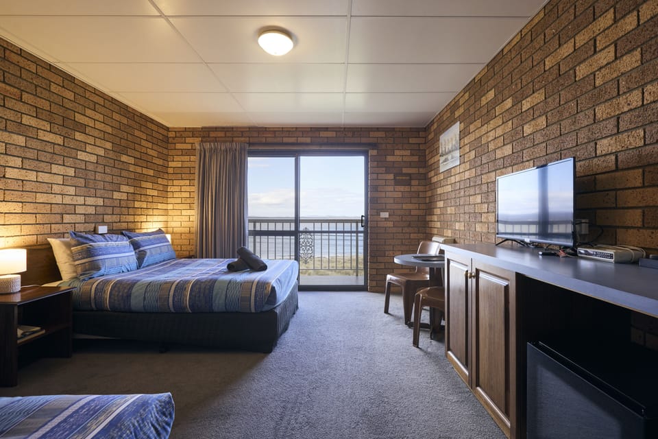 Family Room, Balcony (Water View - Family 3) | Free WiFi, bed sheets