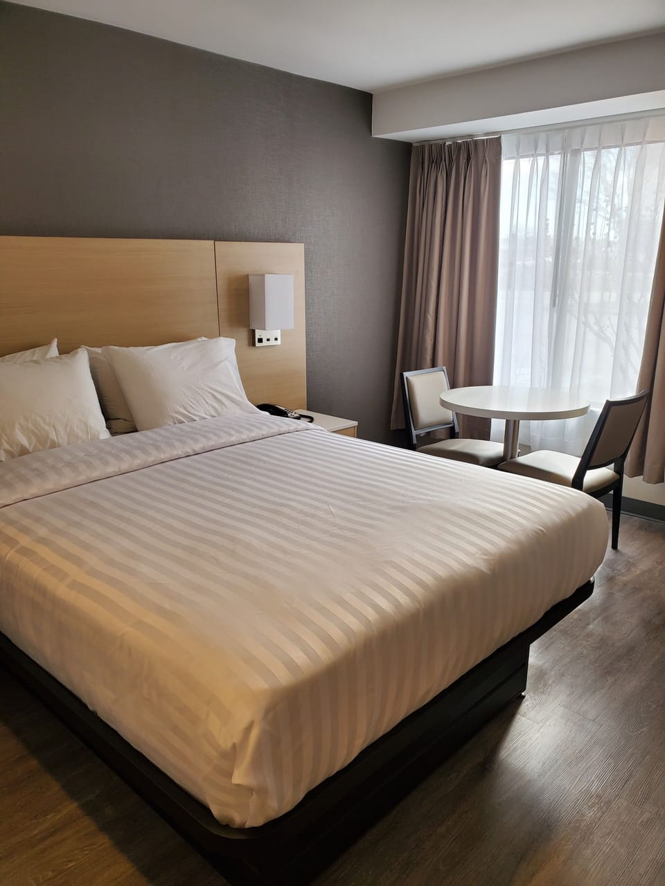 Classic Room, 1 Queen Bed | 1 bedroom, desk, blackout drapes, iron/ironing board