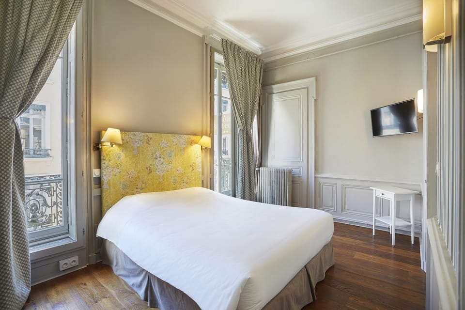 Signature Double Room | 10 bedrooms, desk, blackout drapes, soundproofing