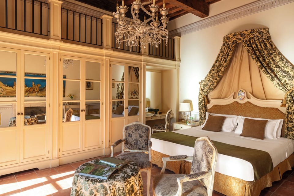 Premium Suite | Minibar, in-room safe, desk, free WiFi