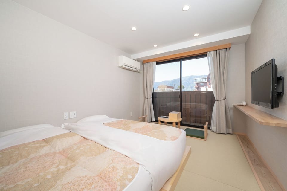 Superior Hollywood Twin, Non Smoking(Renewal) | Blackout drapes, free WiFi, bed sheets