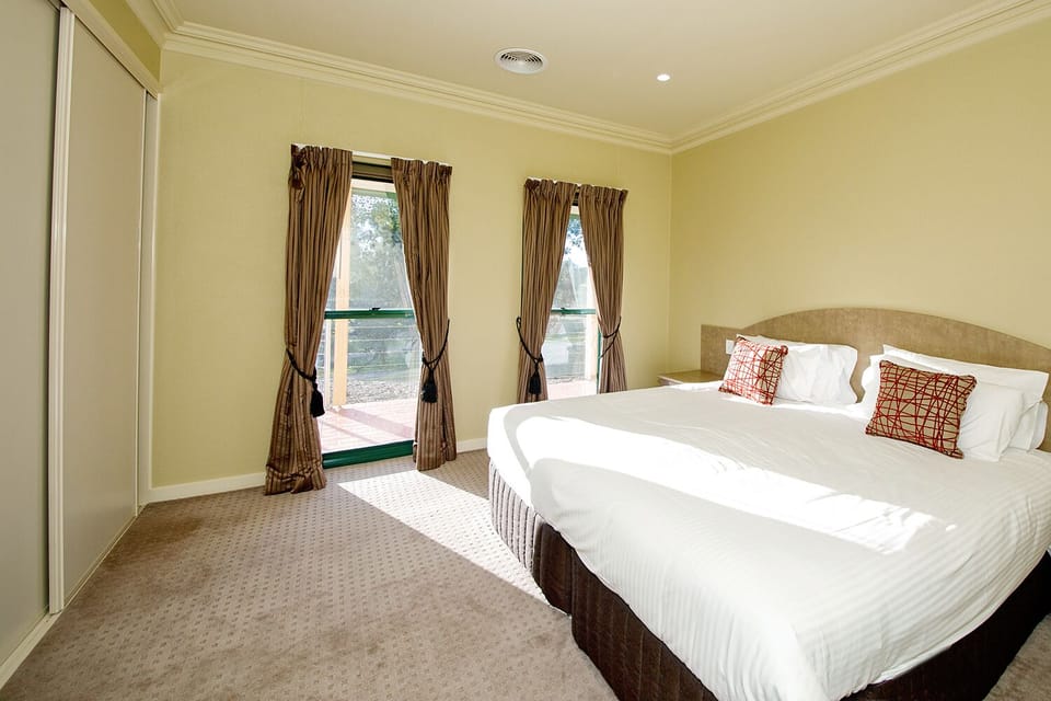 Acacia Villa | In-room safe, free WiFi, bed sheets
