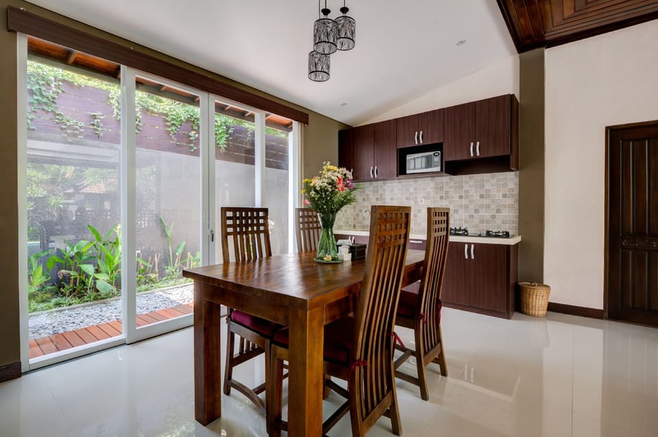 Deluxe Suite | Dining room