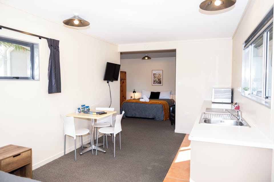 Studio Motel | WiFi (free), bed sheets