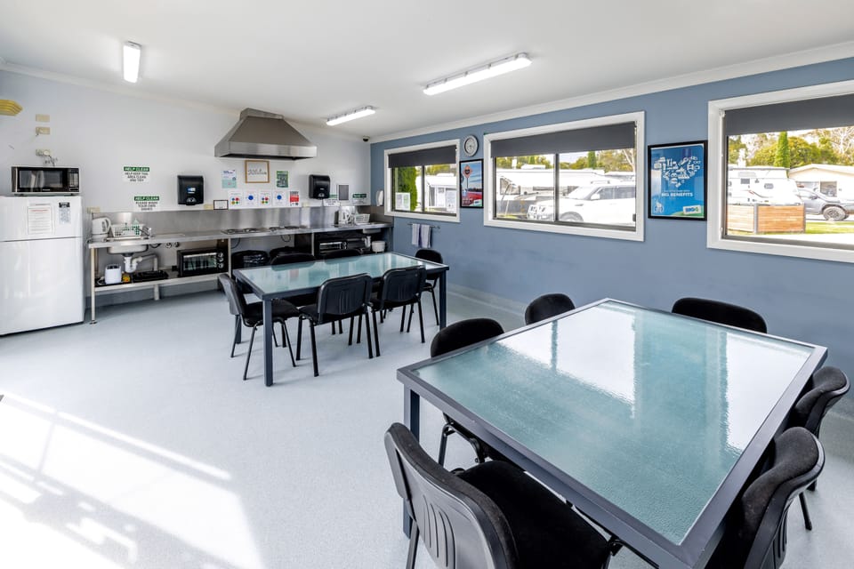 Two Bedroom Cabin - Richmond | Shared kitchen facilities | Full-size fridge, microwave, stovetop, electric kettle