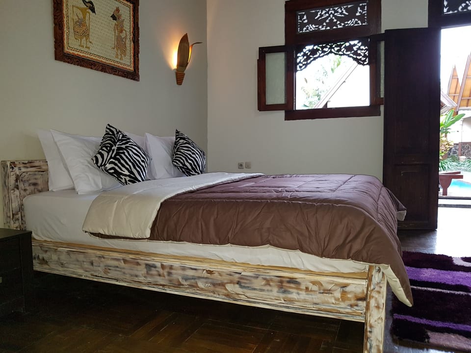 In-room safe, desk, soundproofing, iron/ironing board