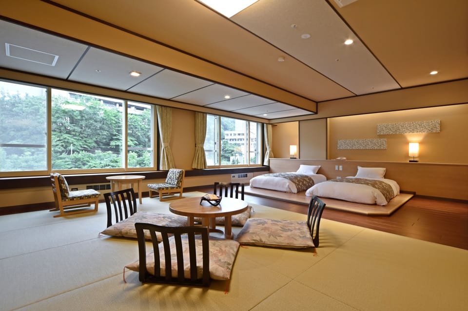 Premium bedding, down comforters, in-room safe, desk