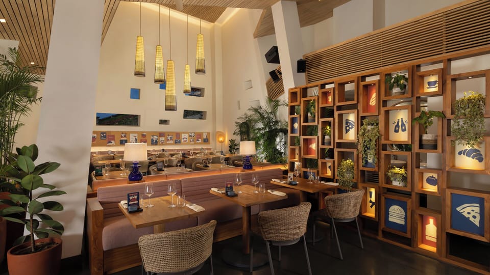 2 restaurants; breakfast, lunch, and dinner served