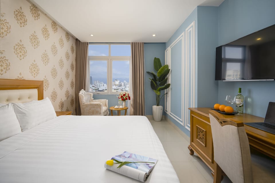 Family Room | Premium bedding, minibar, in-room safe, desk