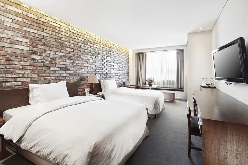 Deluxe Twin Room, Non Smoking (1 Single & 1 Semi-double) | Premium bedding, down comforters, in-room safe, individually furnished