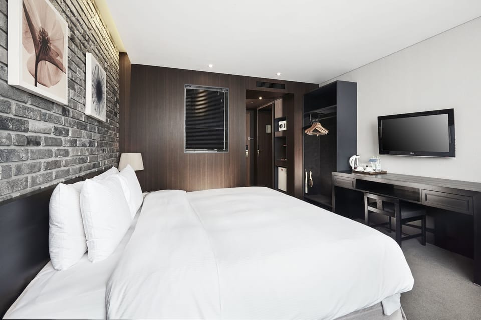 Deluxe Double Room, Non Smoking | Premium bedding, down comforters, in-room safe, individually furnished