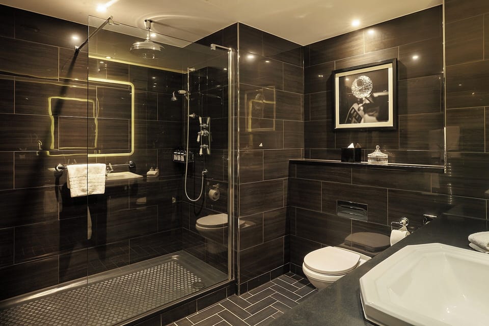 Inner Sanctum Suite | Bathroom | Shower, rainfall showerhead, designer toiletries, hair dryer