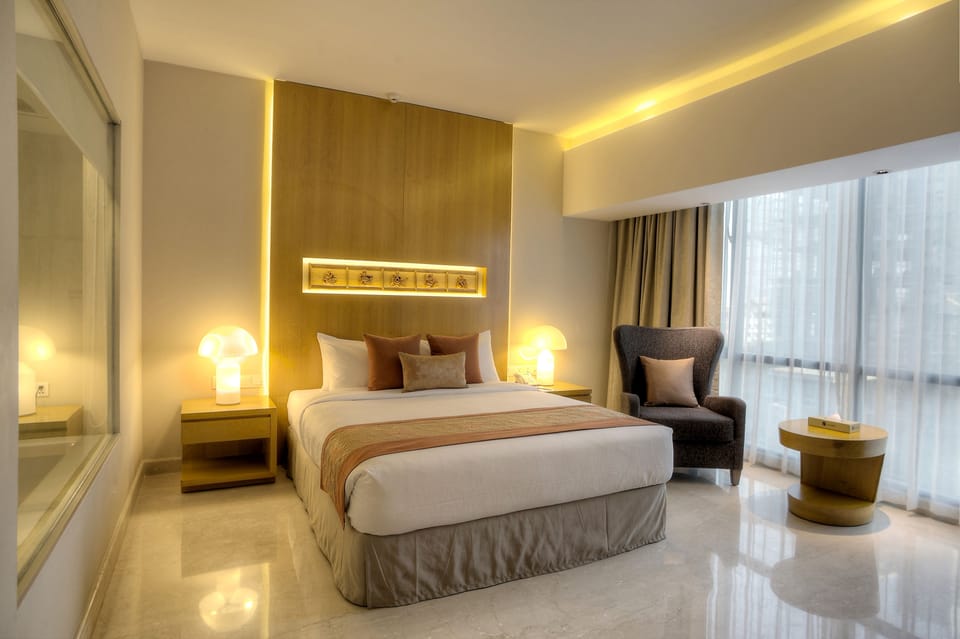 Executive Premium Deluxe Room | Premium bedding, minibar, in-room safe, desk