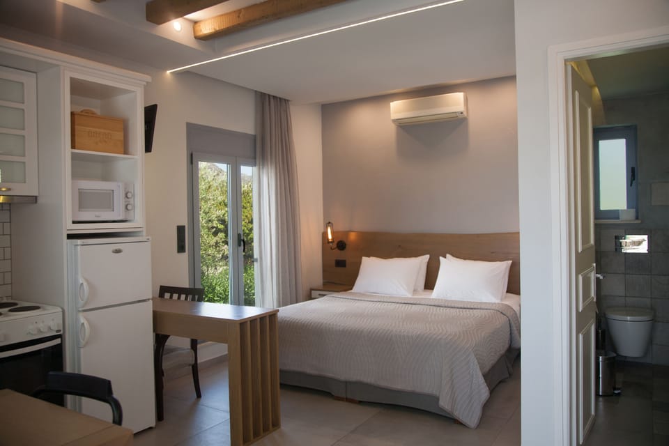Studio (Rodia) | In-room safe, desk, soundproofing, iron/ironing board