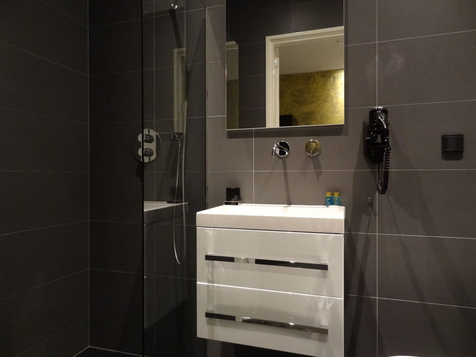 Double Room | Bathroom sink