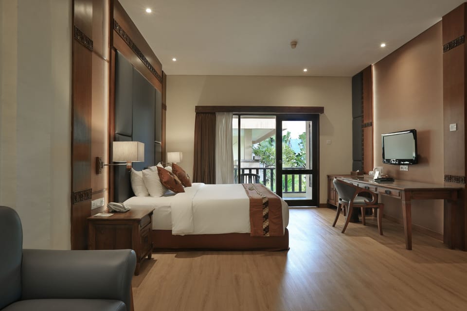 Deluxe Room, 1 Double Bed | Minibar, in-room safe, iron/ironing board, free cribs/infant beds